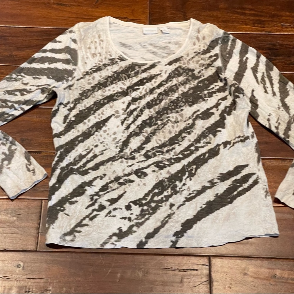 ♥ Weekends by Chico's Animal Print Beaded Shirt in Silver and Gray size 2